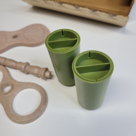 Vintage National Handcraft Society Make N Shake Salt Pepper Shaker Set Wood Rack - Picture 4 of 6